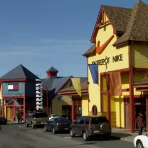 Tanger Outlets – Saint-Sauveur, QC