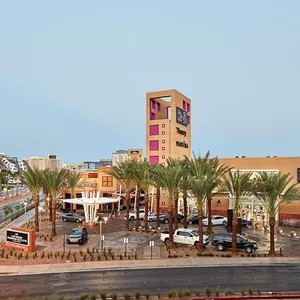 Las Vegas North Premium Outlets