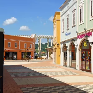 Roses Fashion Outlet