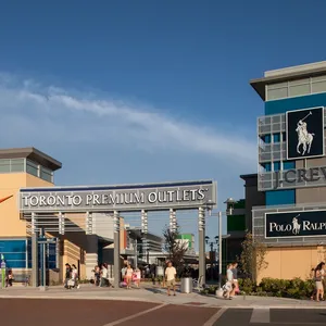 Toronto Premium Outlets